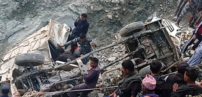 बझाङमा दुर्घटनाः  ८ जनाको मृत्यु, १७ घाईते