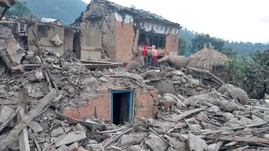 डोटीका भूकम्पपीडितको गुनासोः सरकारी तबरबाट राहत पाएनौं