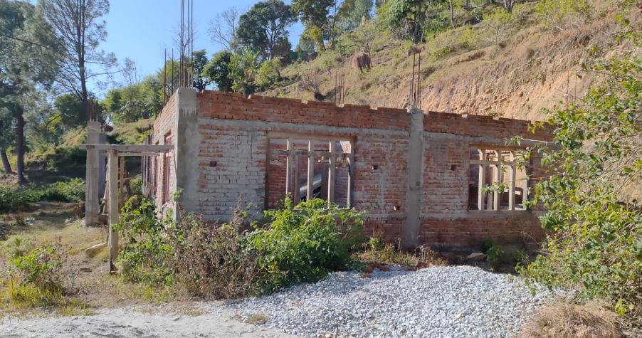 बैतडीमा निर्माणाधीन स्वास्थ्य चौकी अलपत्र