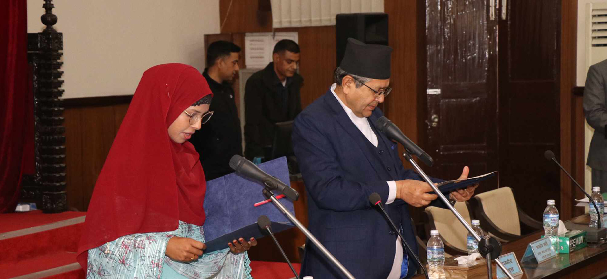 सिंहदरबारमा खानलाई   सभा सदस्यको शपथग्रहण