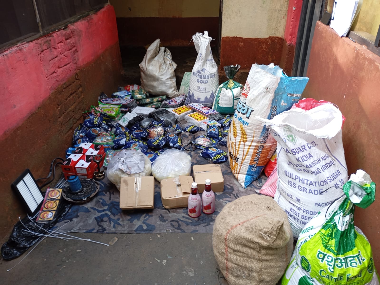 कञ्चनपुरमा सशस्त्रद्वारा ७ लाख ८५ हजारको अबैध सामान बरामद