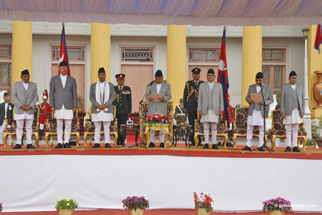 ओलीले पहिलो दिनमै गठन गरे २२ सदस्यीय मन्त्रिपरिषद