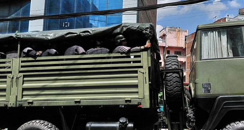 कर्फ्यू जारी भएपछि बानेश्वर क्षेत्रमा पुग्यो सेना