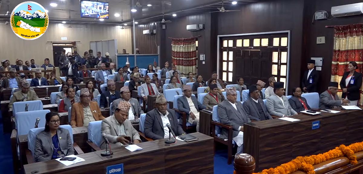 प्रदेश सभा सदस्यका लागि ल्यापटप खरिद गर्दै सुदूरपश्चिम