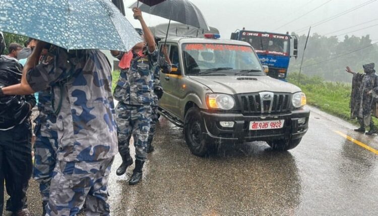 अत्तरियामा बस दुर्घटना हुँदा १४ जना घाइते