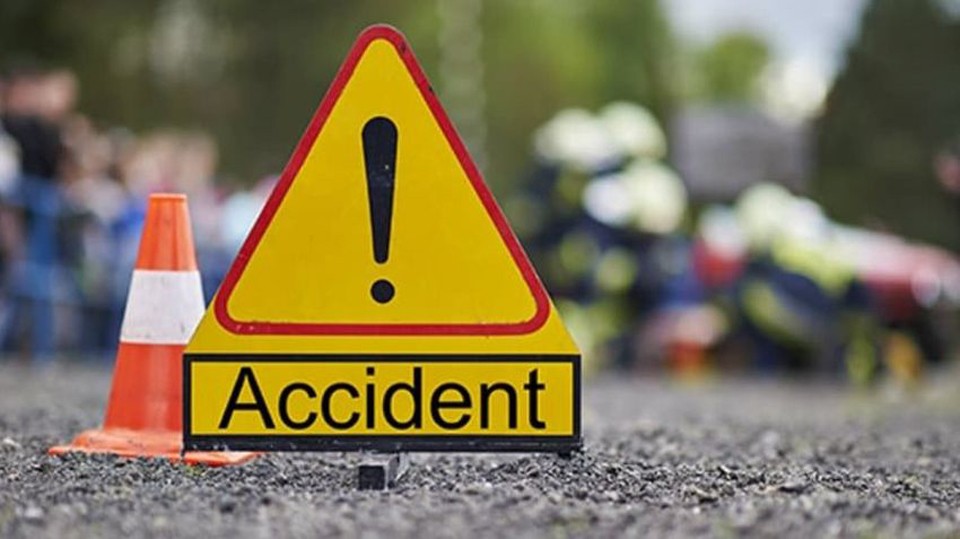 मोटरसाइकल र अटो ठोक्किँदा दुई घाइते