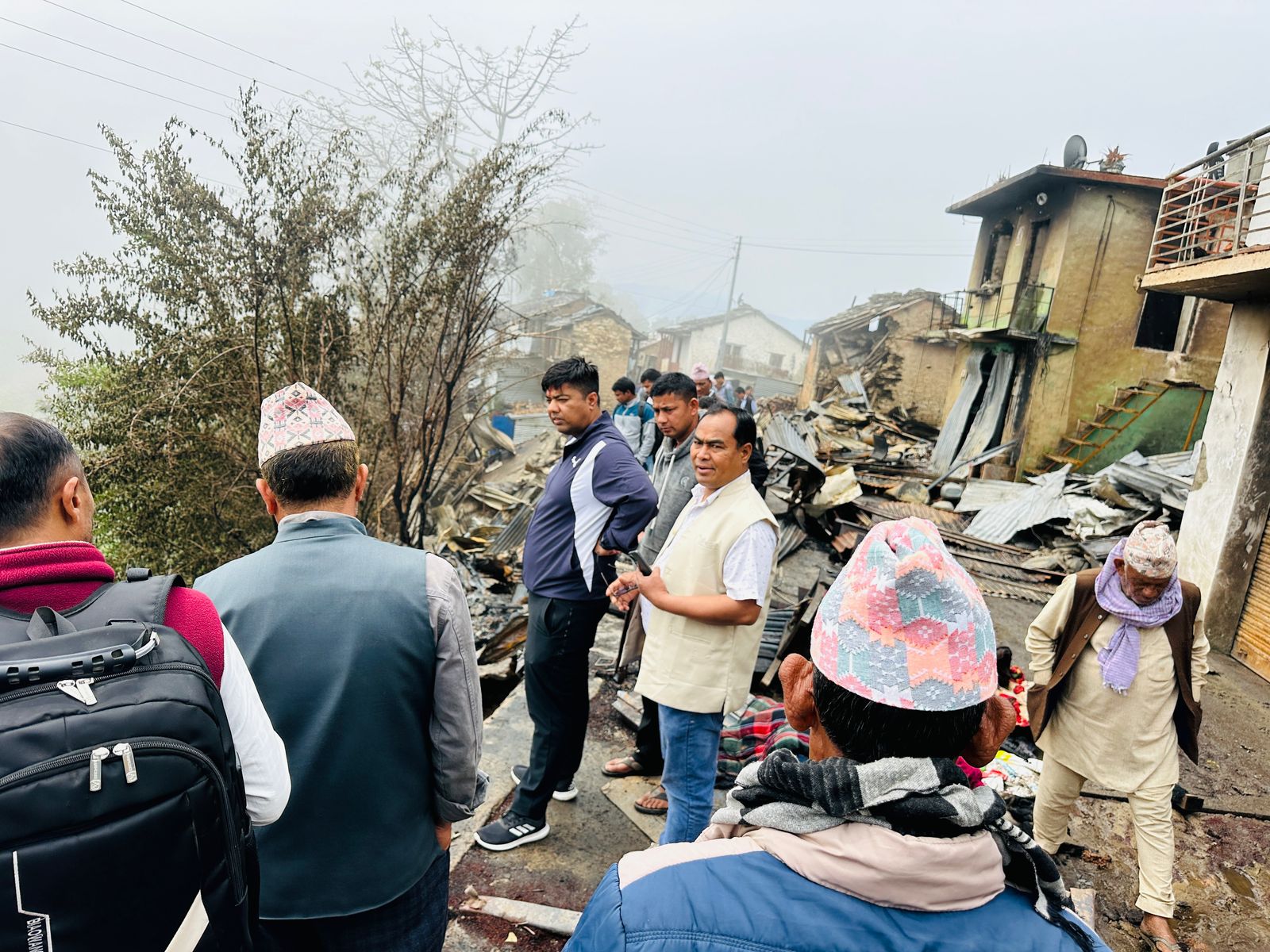जयगढका आगलागी पिडितलाई माओवादी केन्द्रको तर्फबाट १ लाख २५ हजार रुपैयाँ सहयोग