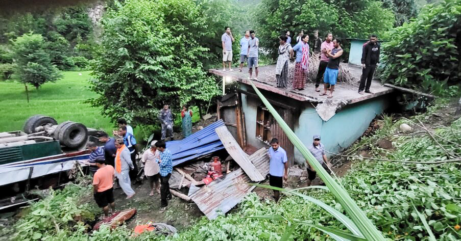 डोटी बस दुर्घटना : घाइतेहरूको पहिचान खुल्यो