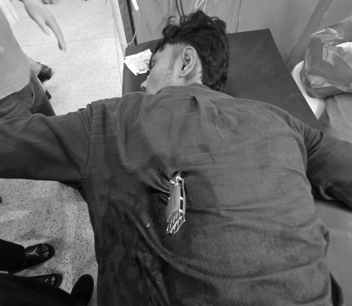 ढाडमा रोपिएको चक्कुसहित उपचारका लागि भारत रिफर गरियो