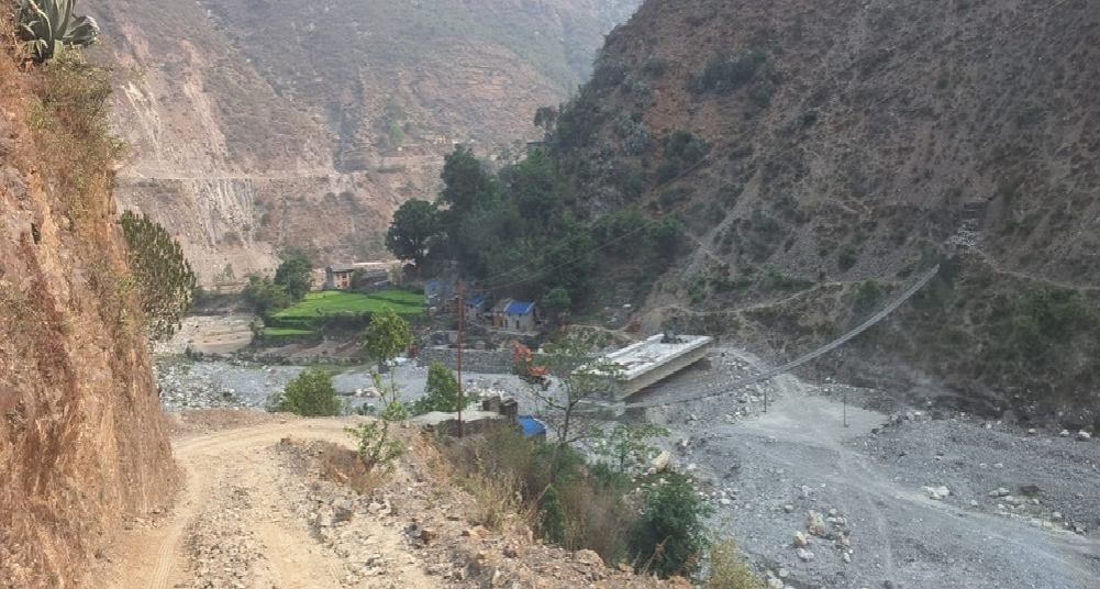 ६ वर्षसम्म सडक र पुल अधुरै, ठेकदार सम्पर्कविहीन