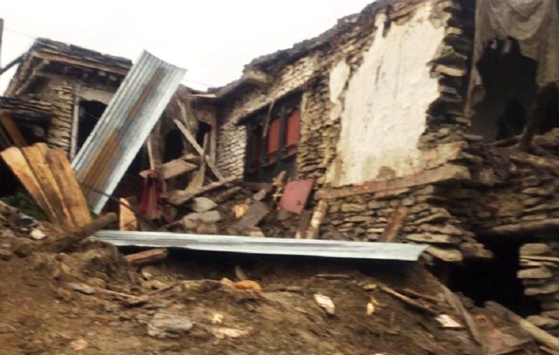 घर भत्किँदा जाजरकोटका एकै परिवारका आठजना घाइते