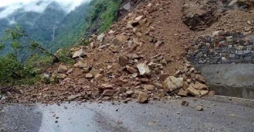 पहिराले साँफे–मार्तडी राजमार्ग अवरुद्ध