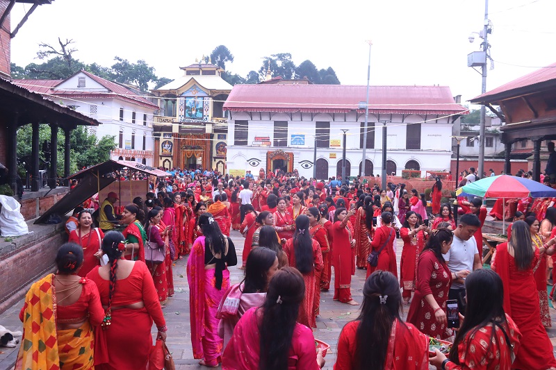 तीजको दिन १ लाख ५० हजार भन्दा धेरै भक्तजनले गरे पशुपति दर्शन