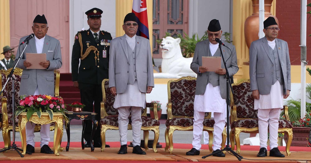 राष्ट्रपतिसमक्ष नवनियुक्त प्रधानमन्त्री ओलीद्वारा शपथग्रहण