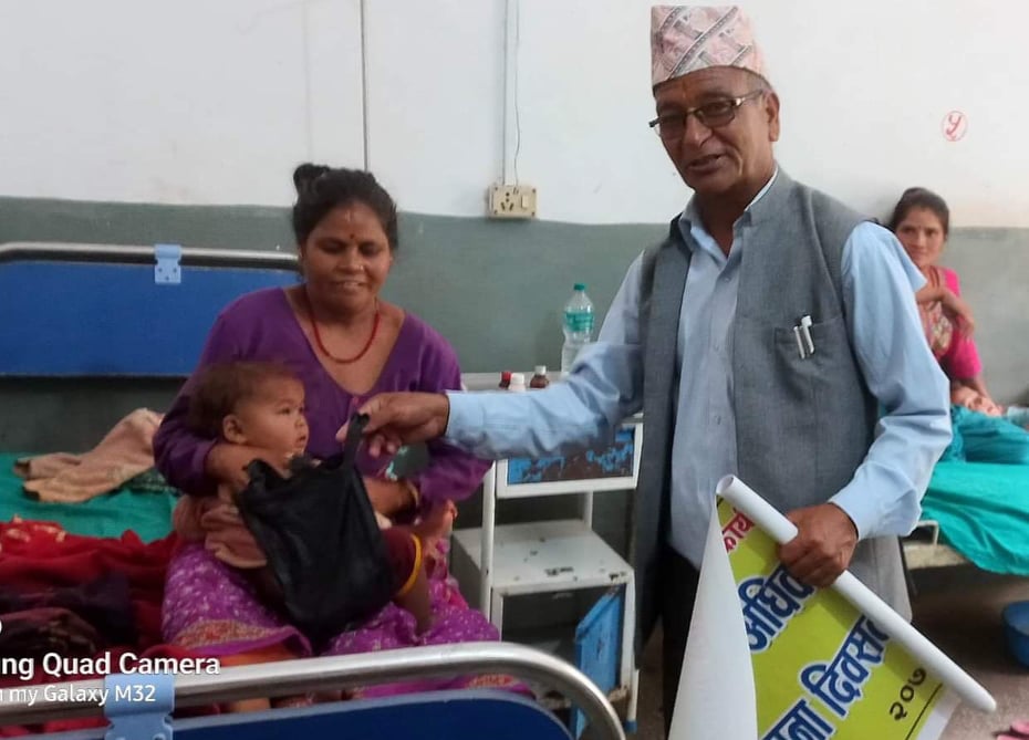स्थापना दिवसको अवसरमा मावन अधिकार तथा शान्ति समाजले गर्यो बिरामीलाई फलफुल वितरण