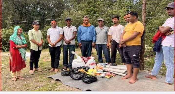 बैतडीको पत्ताल भुमेश्वर धाममा तपस्यारत देवीमाँलाई भक्तजनद्वारा खाद्यान्न हस्तान्तरण