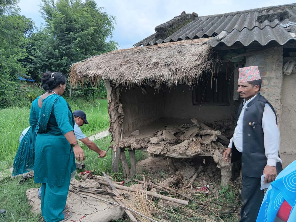 कञ्चनपुरका दुई पालिकामा छाउगोठ भत्काइँदै
