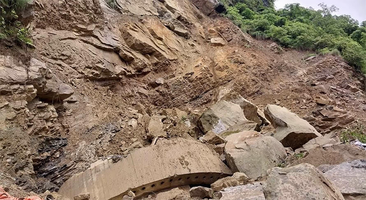 साँफे-मार्तडी राजमार्ग अवरुद्ध