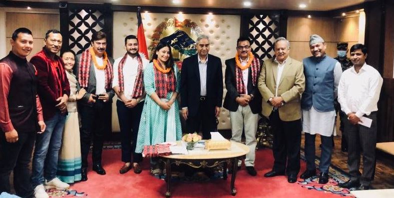 अभिनेता भुवन केसीसहित स्वेता खड्काले गरिन कांग्रेस प्रवेश