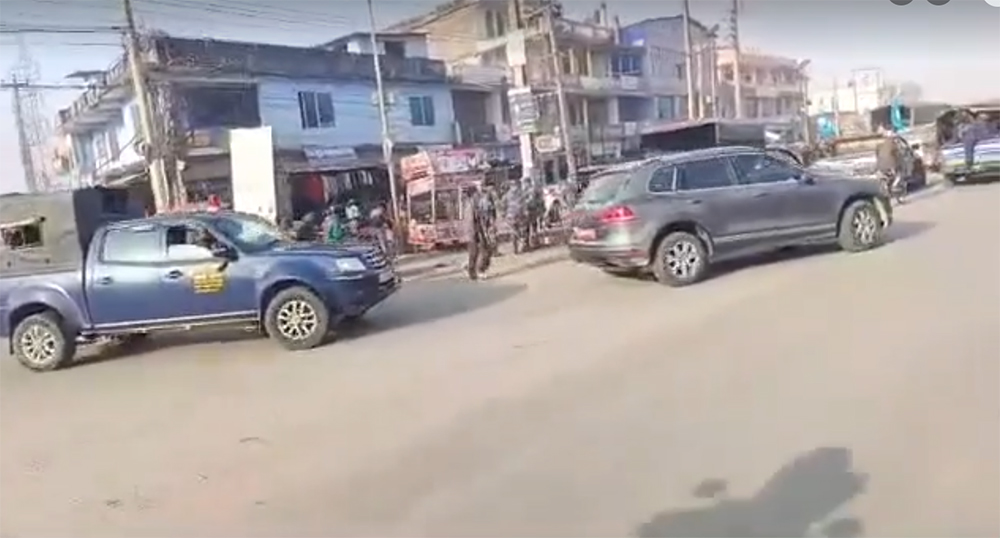 लम्कीमा अनौठो दृष्यः अघिअघि बालेन, पछिपछि हात हल्लाउँदै डुब्लिकेट