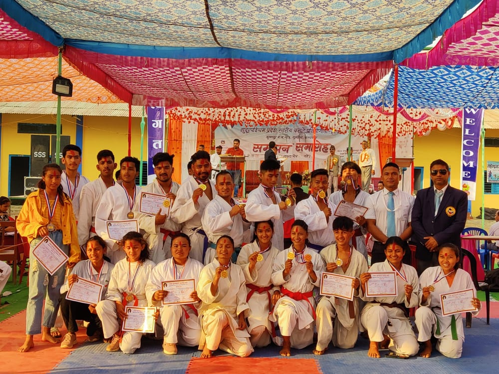 कञ्चनपुरमा सम्पन्न राष्ट्रिय कराते प्रतियोगिताबाट प्रथम हुँदै कैलालीले भित्रायो ८ 'गोल्ड मेडल'