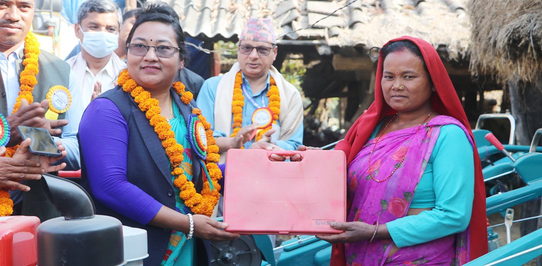 प्रदेश सरकारको ५० % अनुदानमा दाईजो कृषि सहकारीद्धारा किसानलाई कृषि यन्त्र वितरण