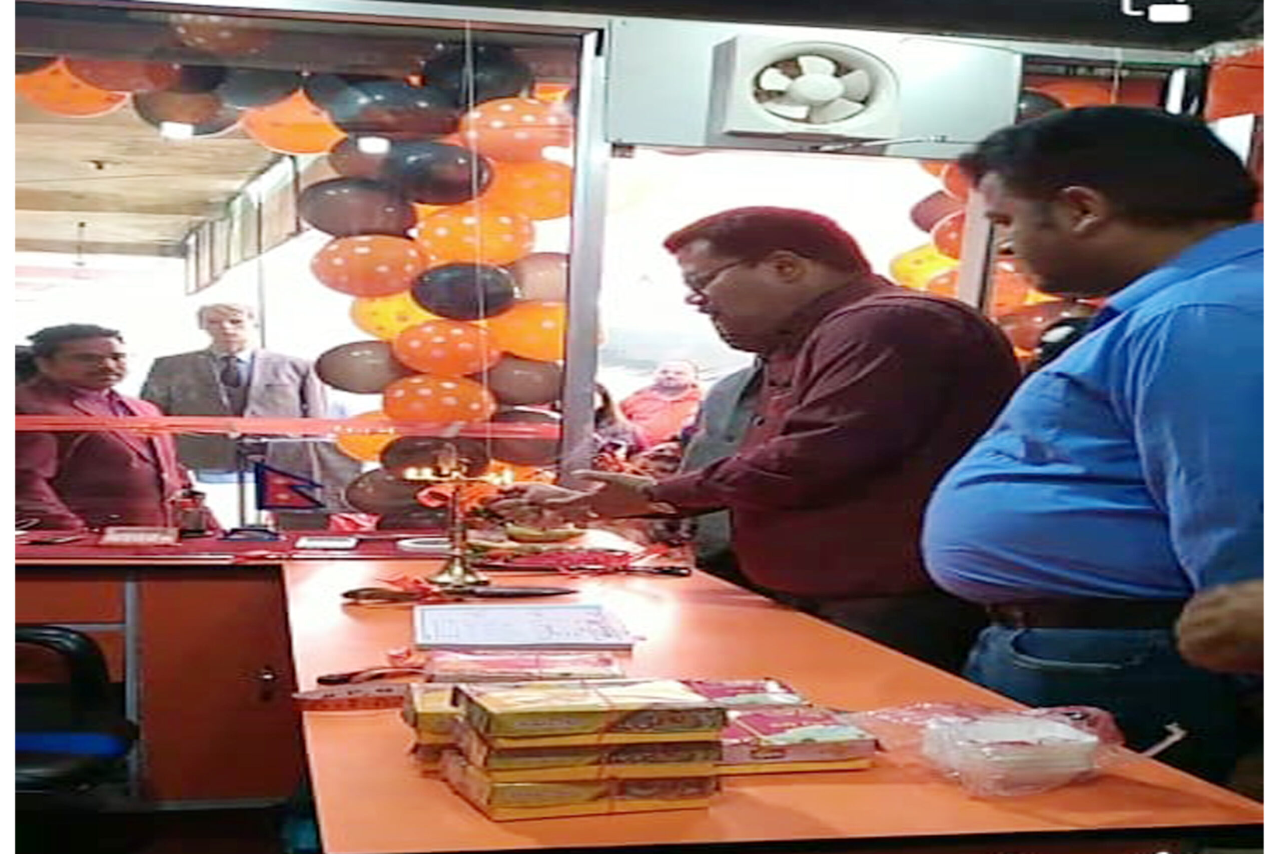धनगढी चौराहमा सदिश सुट दरवार सञ्चालनमा